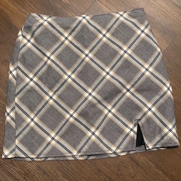 A&F Plaid Open Slit Mini Skirt - Picture 2 of 6